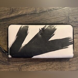 Simply Vera | Vera Wang | Brush Wallet